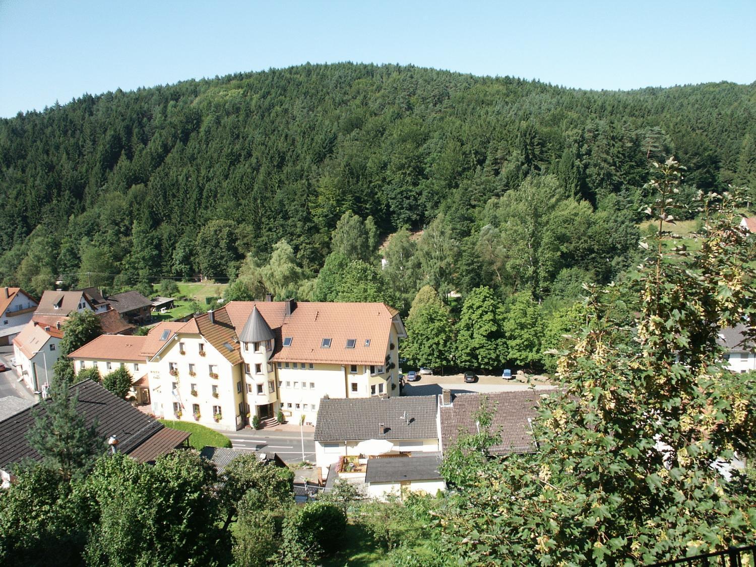 Hotel Zum Engel Mespelbrunn Exterior photo
